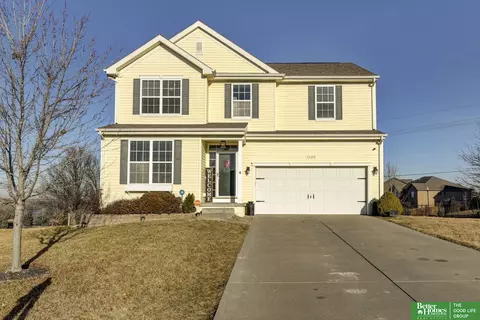 1122 Port Royal Dr, Papillion, NE 68046