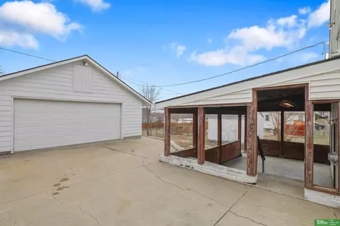 Exterior - 5937 Spring St, Omaha, NE 68106 photo 4 of 6