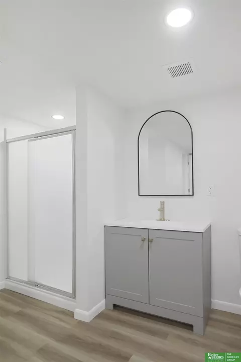 Bath - 5937 Spring St, Omaha, NE 68106 photo 3 of 3