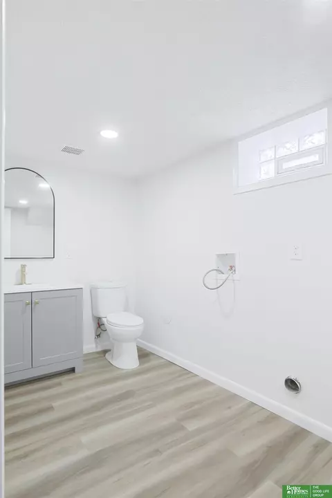 Bath - 5937 Spring St, Omaha, NE 68106 photo 2 of 3