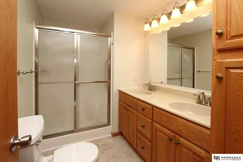 Bath - 100 D St, Eagle, NE 68347 photo 2 of 5