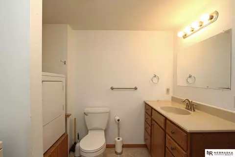 Bath - 100 D St, Eagle, NE 68347 photo 1 of 5