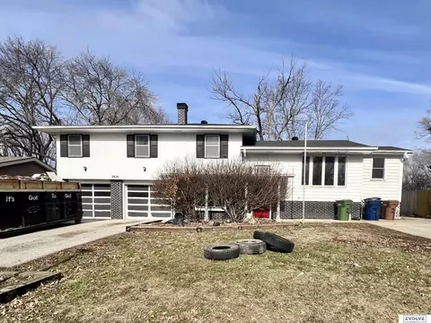 2808 Bonnie St, Bellevue, NE 68147