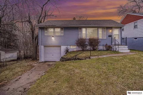 5302 N 33rd St, Omaha, NE 68111