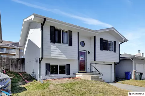 2025 SW 26 St, Lincoln, NE 68522