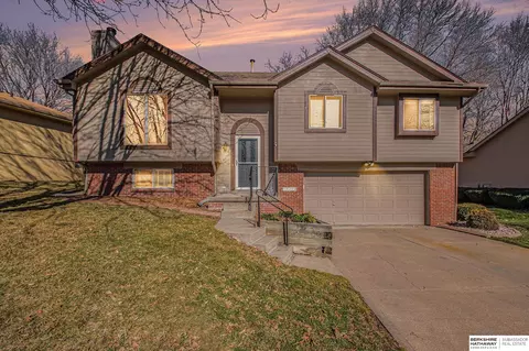 17112 Pine St, Omaha, NE 68130