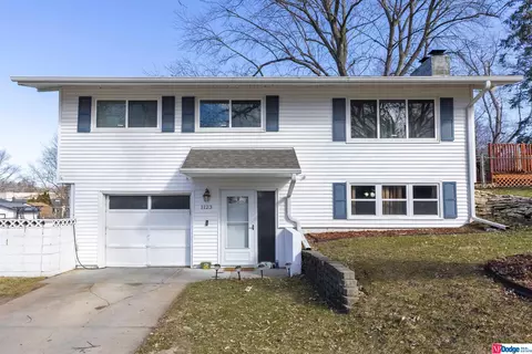 1123 Wilroy Rd, Bellevue, NE 68005