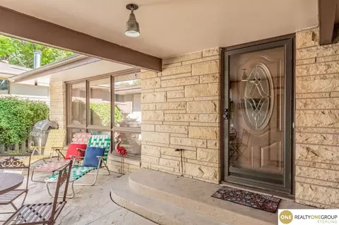 8417 Grand Ave, Omaha, NE 68134