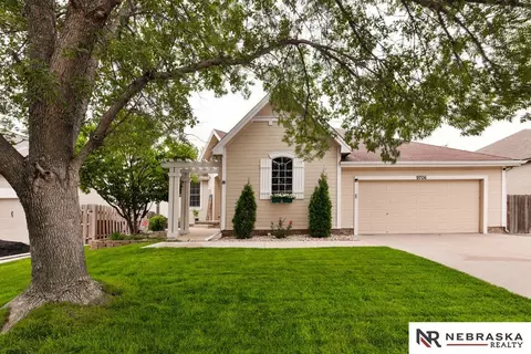9706 S 28th St, Bellevue, NE 68123