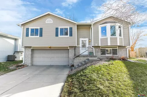 1027 Parkview Ln, Lincoln, NE 68512