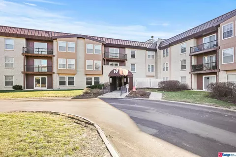 12727 W Dodge Rd #104A, Omaha, NE 68154