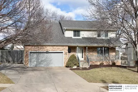 912 Edgewood Blvd, Papillion, NE 68046