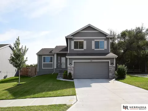 7805 N 81st St, Omaha, NE 68122