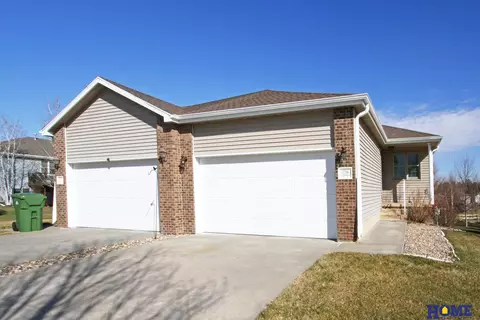 7716 Glynoaks Dr, Lincoln, NE 68516