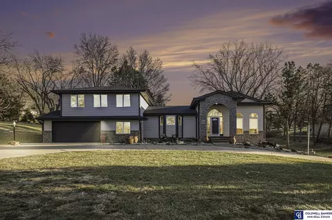 11211 Kentucky Rd, Papillion, NE 68133