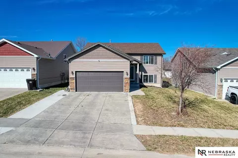 5119 NW Pemberly Ln, Lincoln, NE 68521