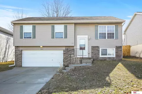 16475 Burdette St, Omaha, NE 68116