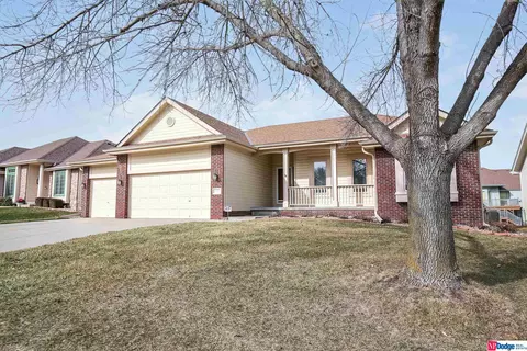 17202 J St, Omaha, NE 68135