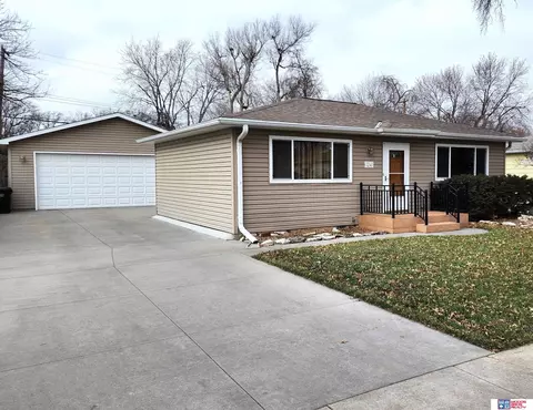 1241 N 55th St, Lincoln, NE 68504