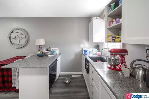 102 S 2nd St, Cedar Bluffs, NE 68015