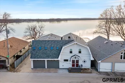 4618 N Shore Drs, Council Bluffs, IA 51501