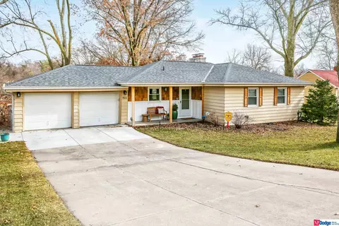 1513 S 94 St, Omaha, NE 68124