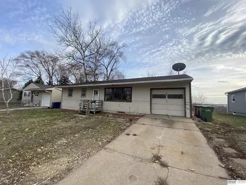 805 W 33rd Ave, Bellevue, NE 68005