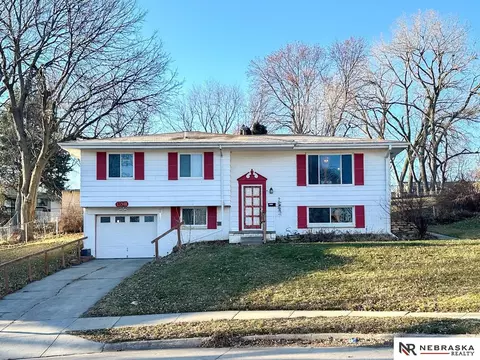 13941 Y Cir, Omaha, NE 68137
