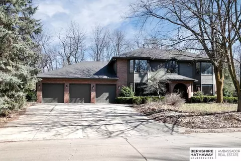 6006 Country Club Oaks Pl, Omaha, NE 68152