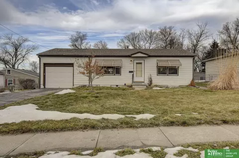 7014 Edna St, La Vista, NE 68128