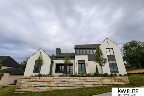 2719 S 225 Cir, Elkhorn, NE 68022