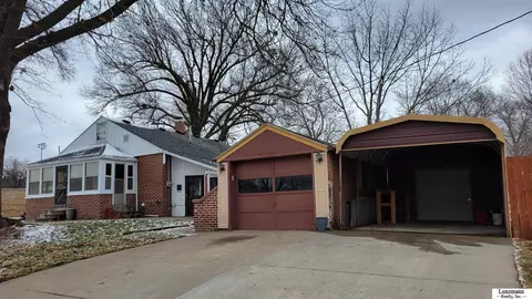 803 E 14th St, Falls City, NE 68355