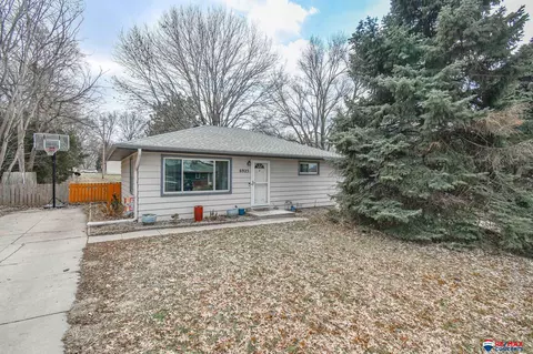 6925 Walker Ave, Lincoln, NE 68507