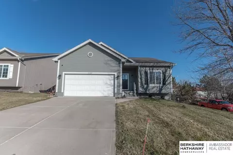 16102 Browne St, Omaha, NE 68116