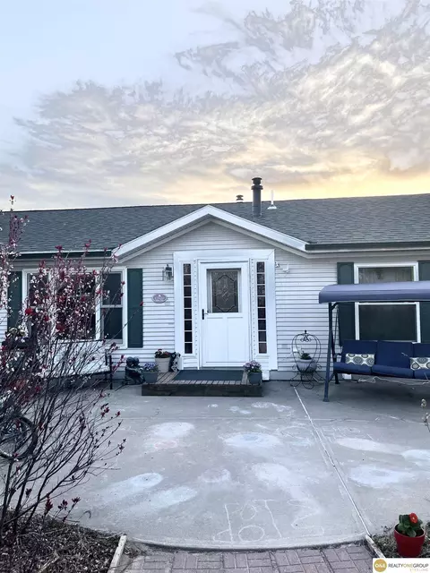 13520 Wallace Dr, Plattsmouth, NE 68048