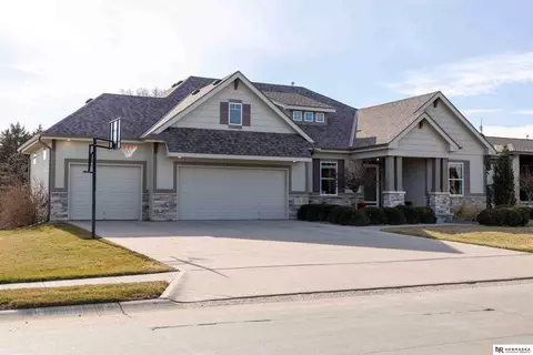 19801 Adams St, Omaha, NE 68135