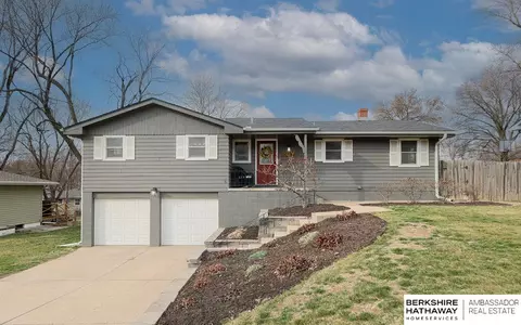 10938 Valley St, Omaha, NE 68144