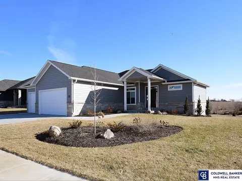 323 S Paradise Ln, York, NE 68467