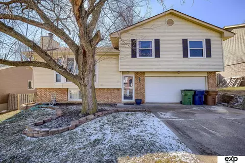 3715 Schuemann Dr, Bellevue, NE 68123