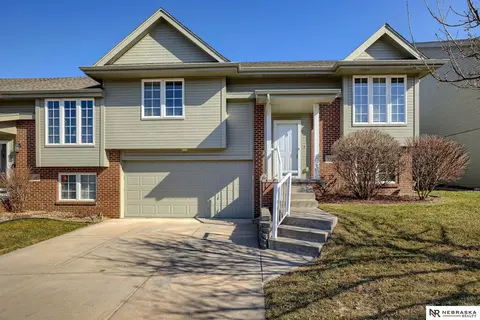 7711 S 162nd St, Omaha, NE 68136