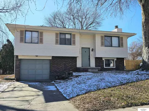 14607 Willow Creek Dr, Omaha, NE 68138