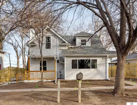 4734 Gladstone St, Lincoln, NE 68504