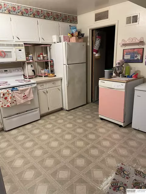 Kitchen - 3605-07 Ernst St, Omaha, NE 68112 photo 4 of 4