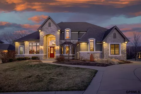 1301 N 190 St, Elkhorn, NE 68022