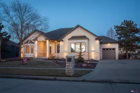 5544 Sawgrass Dr, Lincoln, NE 68526