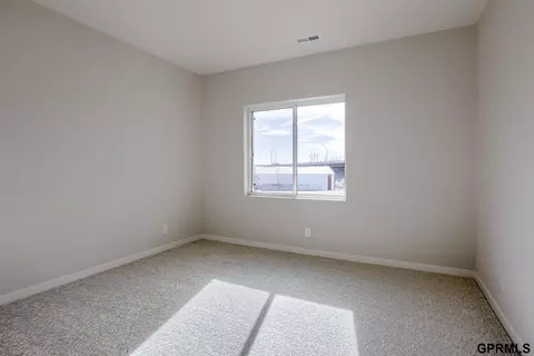 18471 Greenleaf St, Omaha, NE 68136 photo 11