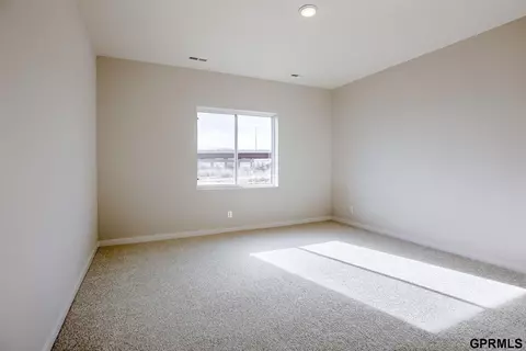 18471 Greenleaf St, Omaha, NE 68136 photo 13