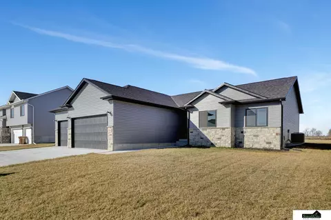 515 S Front St, Hallam, NE 68368