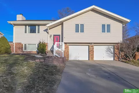 11821 S 33 St, Bellevue, NE 68123