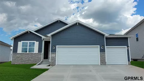 5417 N 187 St, Elkhorn, NE 68022